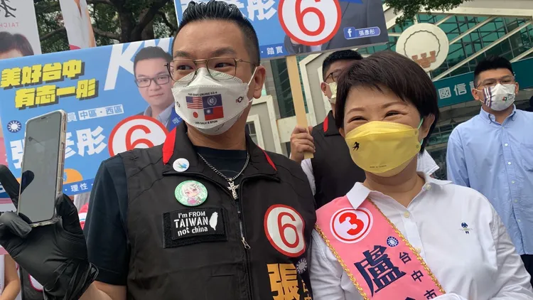 爭取連任的國民黨中西區市議員張彥彤說四年前他跟市長同樣抽中6號跟3號，同樣站在台灣大道、忠明路口拜票，都以高票當選。曾雪蒨攝