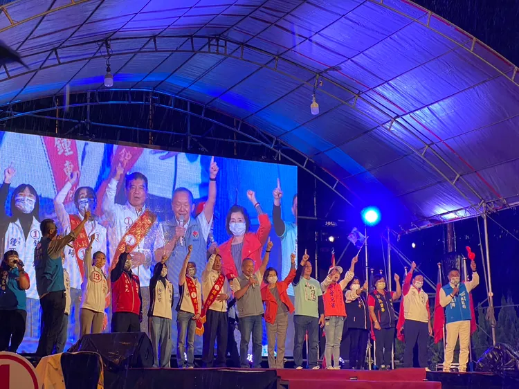 泛藍陣營不少候選人到場相挺，表態支持鍾東錦。鍾東錦競總提供