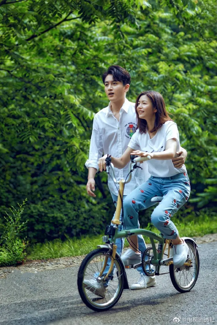 不少網友相當期待陳妍希（右）夫妻會有什麼火花。翻攝自粉熊的微博