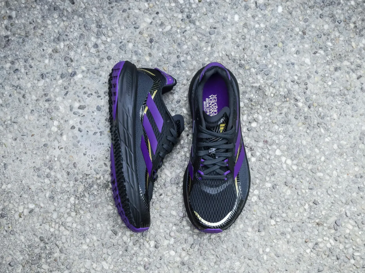 adidas x Marvel Studios SL20.3聯名鞋,3690元。品牌提供
