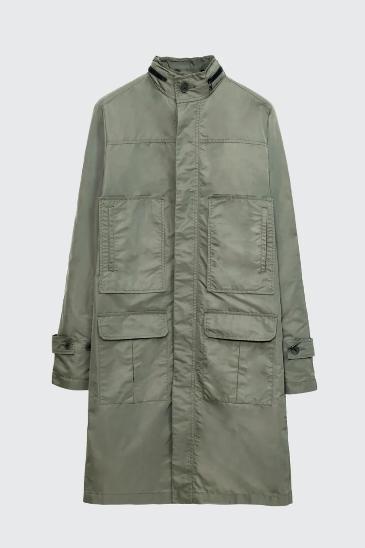 軍綠色Parka風衣外套，5萬580元。品牌提供