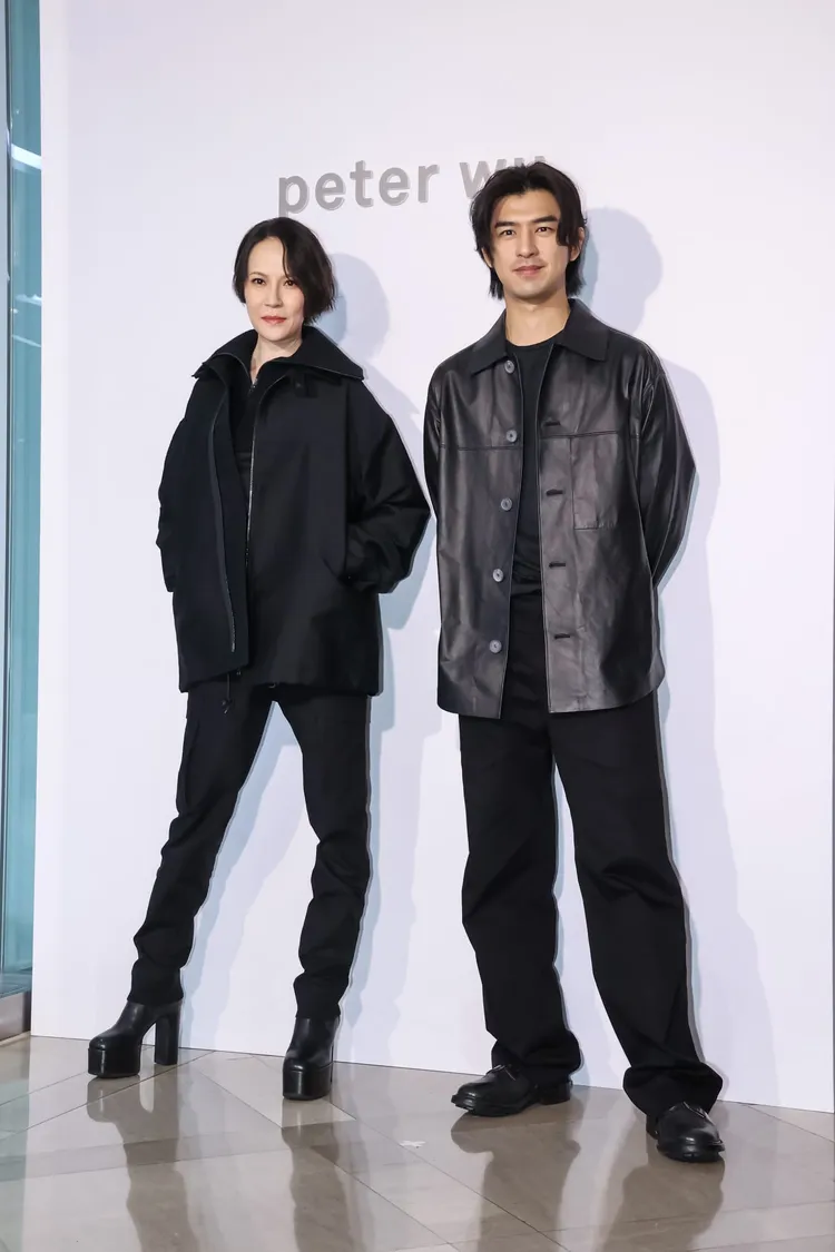 有私交的陳柏霖（右）和楊乃文，皆十分鐘情peter wu的設計。趙世平攝