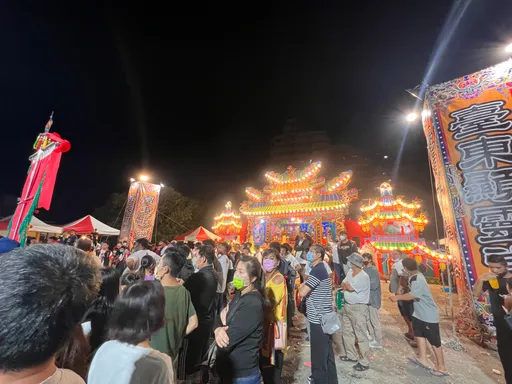 台東廟會遶境脫序擾安寧 警祭24張告發單逮1通緝犯