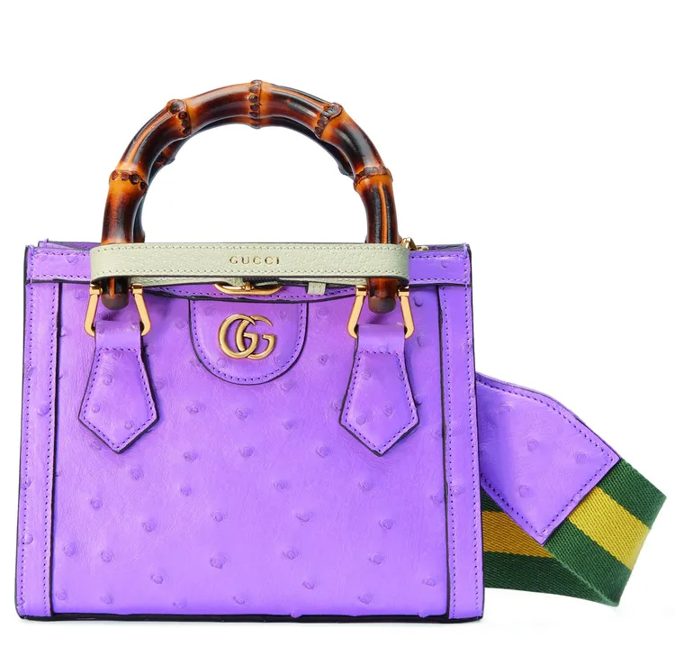 假期禮讚系列推薦選禮紫色鴕鳥皮ㄓGucci Daian手提肩背包，28萬1600元。品牌提供