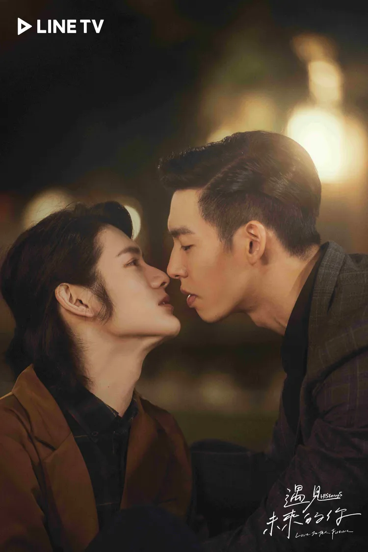 張碩航（左）拍初吻戲被虧太熟練。LINE TV提供