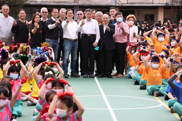 台北市長柯文哲今日(11/5)出席社子國小120周年校慶。翁玉信攝