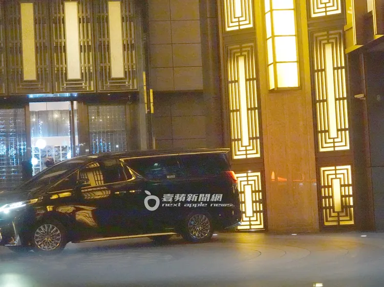 大S座駕返回信義區住處。特勤中心攝