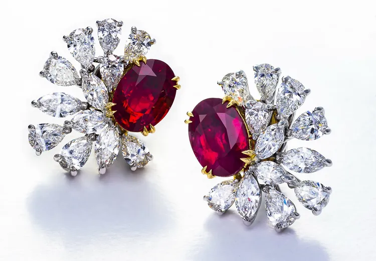 Absolute Special Classic高級紅寶耳環，各自鑲嵌3.04與3克拉鴿血紅紅寶主石，約 798萬元。品牌提供