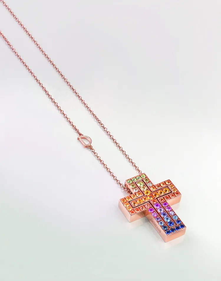 Belle Époque Cross玫瑰金十字架項鍊，14萬7900元。品牌提供