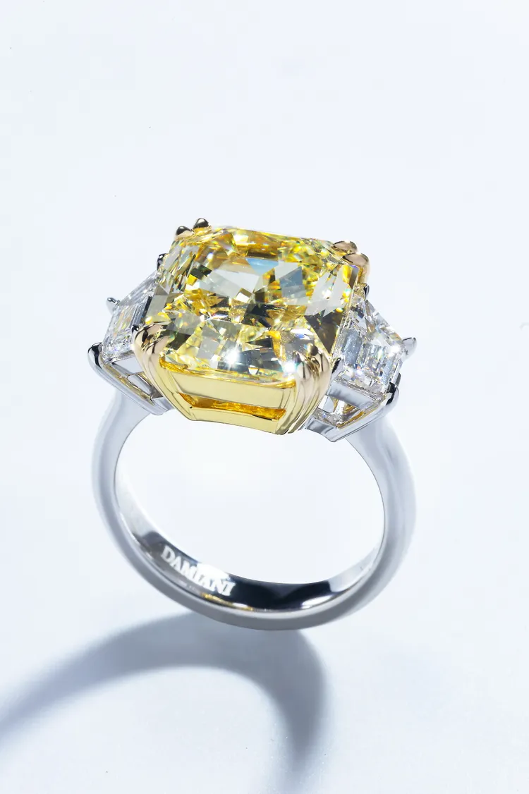 Absolute Special Classic高級鉑金黃鑽戒指，黃鑽主鑽重9.17克拉，淨度IF內無瑕等級，約1570萬元。品牌提供