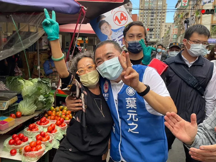 侯友宜說葉元之是個腳踏實地、有為有守的好議員。侯選辦提供