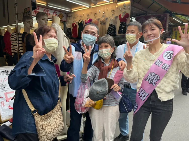 侯友宜說戴湘儀真的非常優秀，新莊改變大家都看得到。侯選辦提供