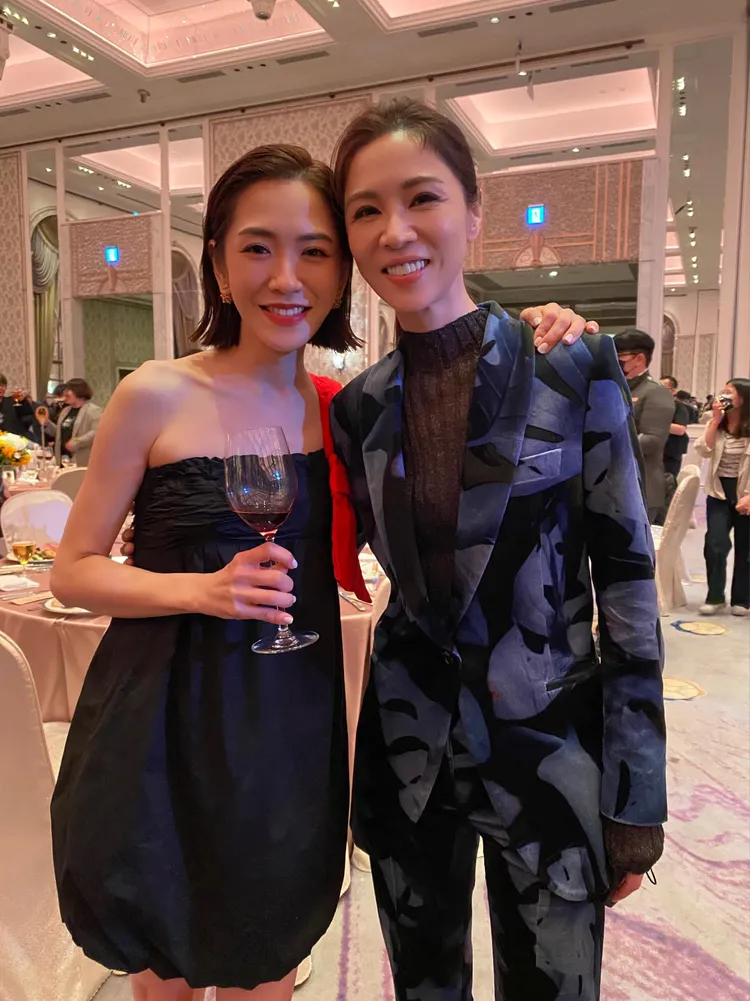 謝盈萱（右）和「紅毯一姐」楊千霈都完成本屆金馬任務。翻攝謝盈萱臉書