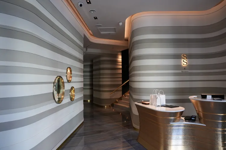 「SS Pâtisserie」設計時尚簡約。黃盈甄攝