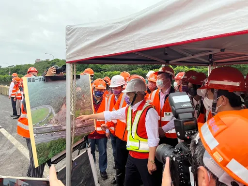 土石崩落害慘上班族 國1汐止南下路段明早5時主線全線通車