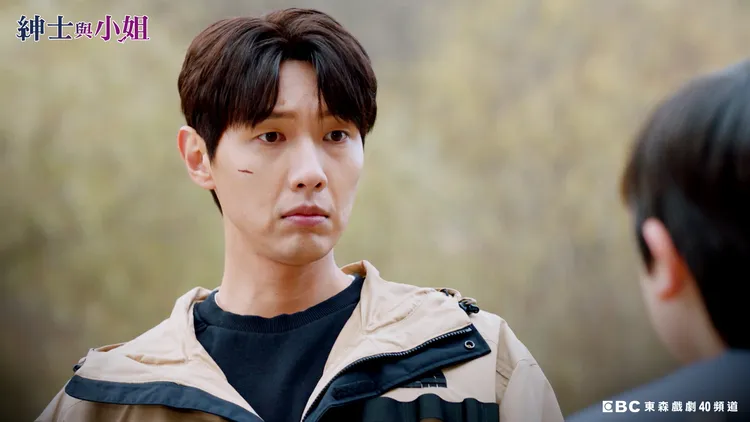 智鉉寓劇中失憶，變回22歲。東森提供