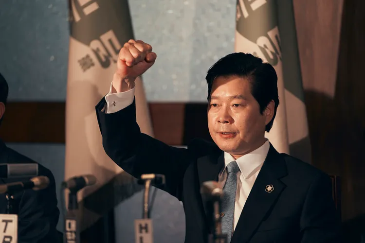 劉宰明在《王者製造》演出與薛景求競爭總統初選的同黨對手。華映娛樂提供