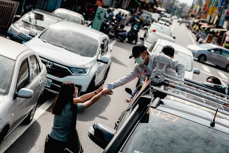 陳其邁早上在旗美謝票。陳辦提供