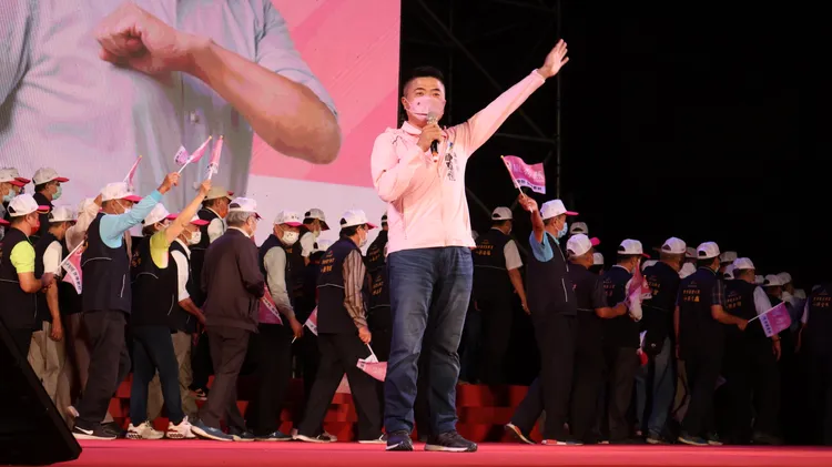 顏寬恒致詞時痛批民進黨政府買高端疫苗、擋民間購買BNT，是「謀財害命」。鮮明攝