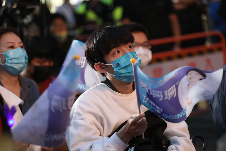 黃珊珊熟稔市政，吸引不少年輕選民支持。陳明中、翁玉信攝