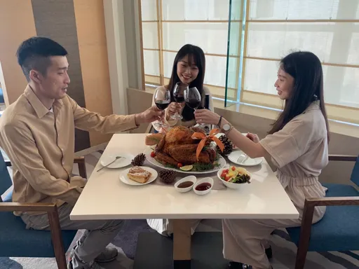 高雄人火雞大餐這樣吃 超澎派爐烤分享餐!還有儀式感爆棚禮籃