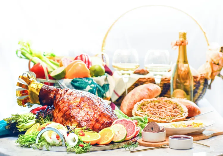 感恩節將至，高雄福華飯店推出應景的「芥茉火腿禮籃」，可供 6~10人享用。高雄福華飯店提供