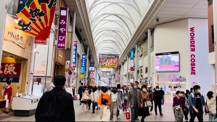 日本廣島本通商店街。曾仲葳攝