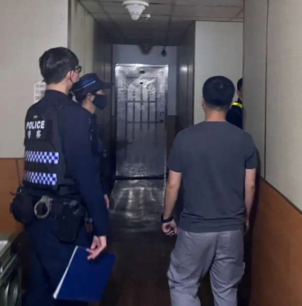 警方會同房東清查出租套房。新莊警分局提供