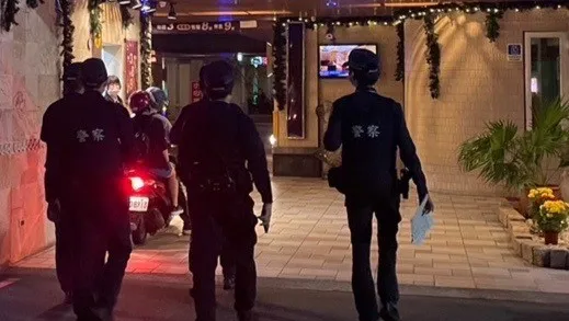 警方前往汽車旅館進行清查。新莊警分局提供