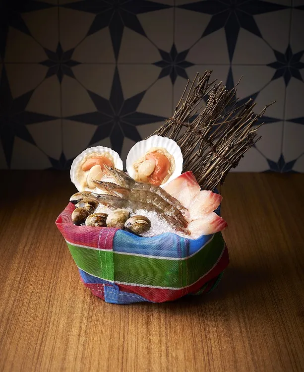 金鍋獎開跑，尬鍋各門店推限定優惠，到台北南京東店內用消費2客套餐送海鮮拼盤。業者提供