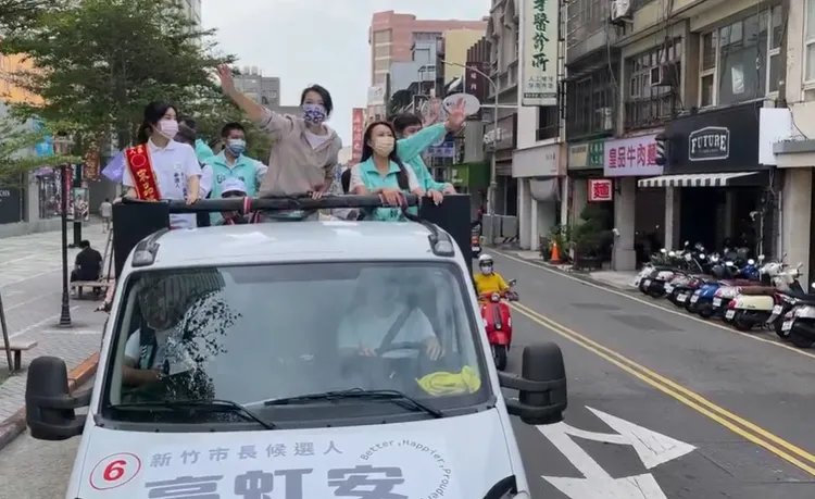 高虹安今天一早啟動車掃，感謝市民支持。翻攝自高虹安臉書