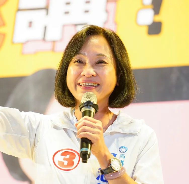 對鄭東元宴請選民涉賄選遭起訴，柯志恩稱那天餐會，她只是去講幾句鼓勵的話即離開。柯志恩競辦提供