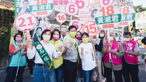 林佳龍攜議員候選人路口拜票 最後衝刺力拚板橋5席全上