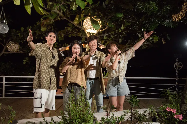 潘君侖（左起）、苗可麗、洪榮宏、張文綺一起旅行留下美好回憶。MyVideo提供