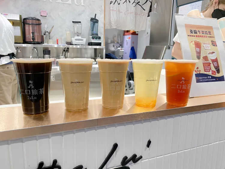 11/11當天，購買招牌奶霜系列加11元就能加購「黑糖薑母茶」或「蜜香黃金柚子紅茶」一杯。業者提供