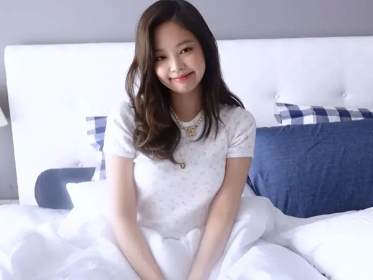 Jennie的床墊也是Hastens。翻攝自YouTube Jennierubyjane