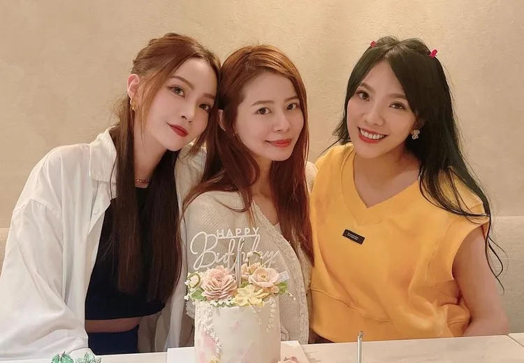 杜姸（右起）和陳韋君、小優是好姐妹。翻攝小優IG