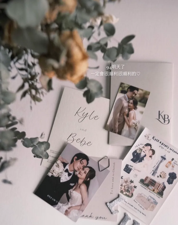 杜姸喜帖和周邊貼紙很有質感。翻攝imyayayazei IG