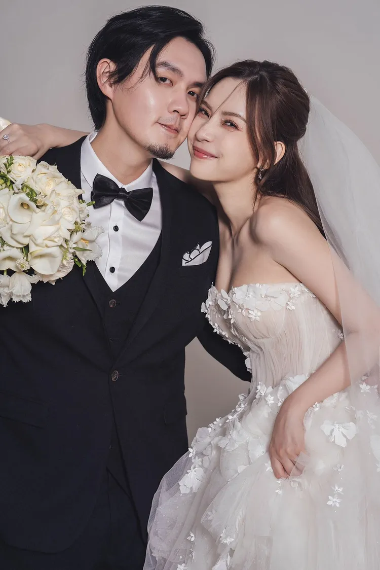 杜姸（右）和K先生攜手迎接人生新階段。真心人電影提供