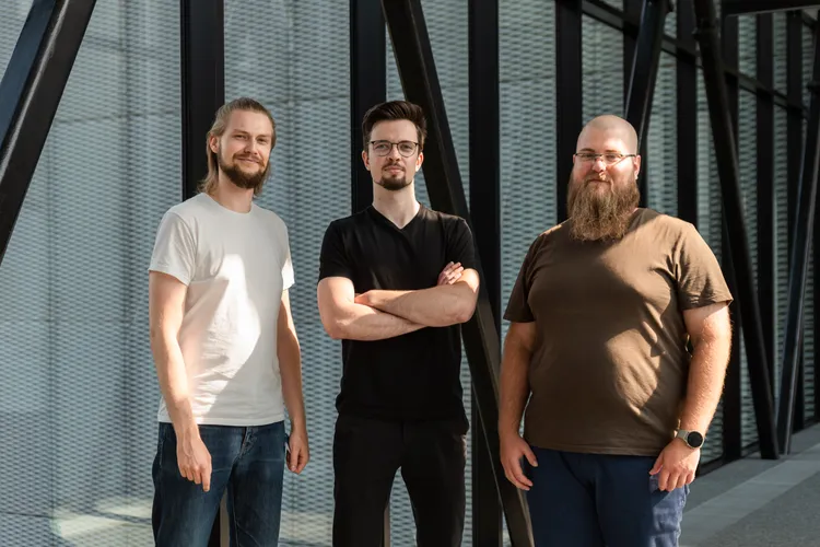  SmartHEAL由來自波蘭的 Tomasz Raczyński, Dominik Baraniecki 及 Piotr Walter發明。業者提供