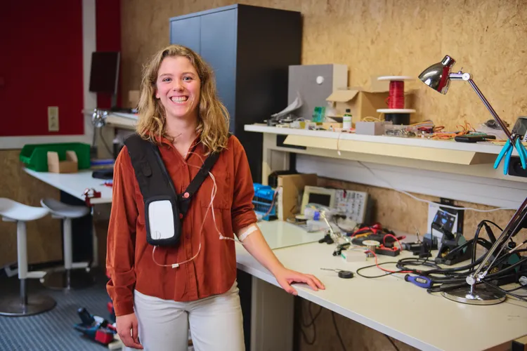 別國際亞軍得主Ivvy 是一款設有遠端監控程式的可穿戴式輸液幫浦，由來自比利時的 Charlotte Blancke發明。業者提供