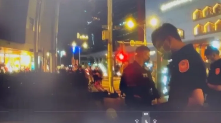 警方到場控制場面。翻攝畫面