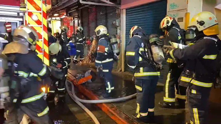 消防人員到場搶救。翻攝畫面