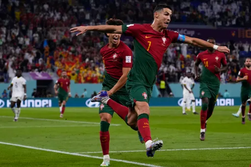 世界盃｜行走的傳奇！C羅一戰狠刷6大神紀錄　FIFA官方：「他是神！」