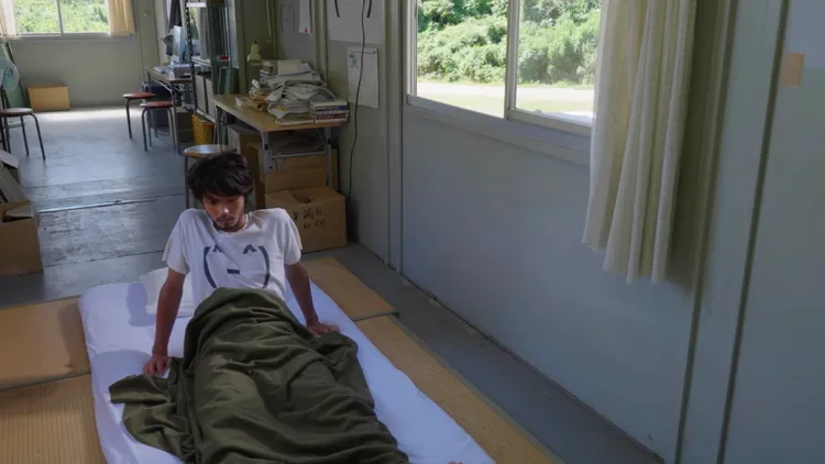 磯村勇斗在《性徒》拍攝期間，住進破爛的貨櫃。中影提供