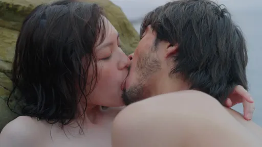 男星全裸成邪教《性徒》 磯村勇斗難忘濕身打野戰