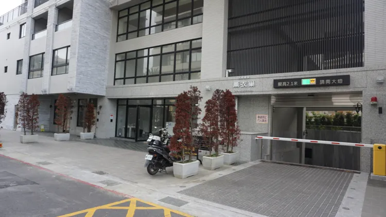 近年來岡山重大建設多，造就「薰衣巢」房價出現大幅上揚。葉家銘攝