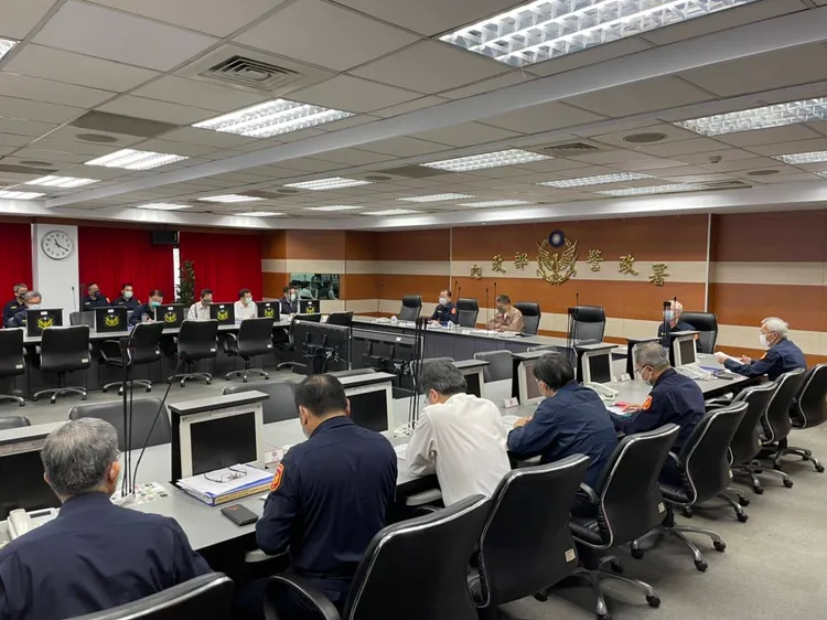 內政部長徐國勇今早赴警政署，慰勉辛勞警察同仁。翻攝畫面