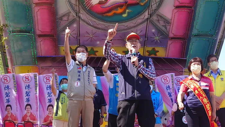 隸屬劉派的立委陳超明，公開倒戈支持鍾東錦，讓鍾在海線支持度如虎添翼。鍾東錦競總提供