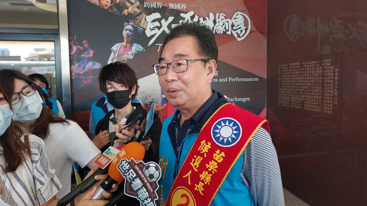 國民黨謝福弘起步較晚，若正藍軍歸隊、棄保效應發酵，有利他的選情。資料相片